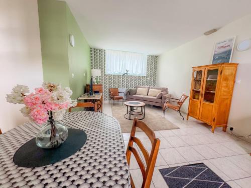 Istumisnurk majutusasutuses Au bord de la rivière à Pont-Labbé