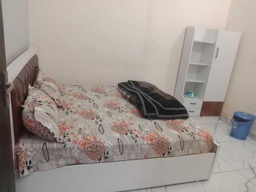 Ένα ή περισσότερα κρεβάτια σε δωμάτιο στο Hotel O WELCOME TO GUEST HOUSE