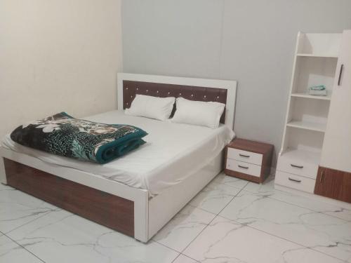 Ένα ή περισσότερα κρεβάτια σε δωμάτιο στο Hotel O WELCOME TO GUEST HOUSE