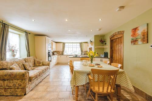 Posezení v ubytování Llanhedric House