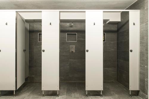 a row of doors in a bathroom with tiles at Monteurhaus in Hausham