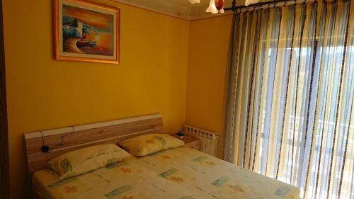 Ένα ή περισσότερα κρεβάτια σε δωμάτιο στο Apartments Vesna