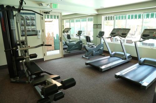 Fitnes oz. oprema za telovadbo v nastanitvi Laguna Hills Lodge-Irvine Spectrum