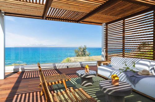 Villa Lara - Stylish Retreat with Beach Access