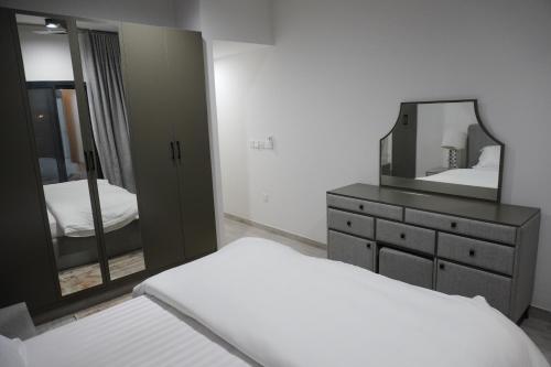 Postel nebo postele na pokoji v ubytování Luxurious 3BR Apartments at Salalah