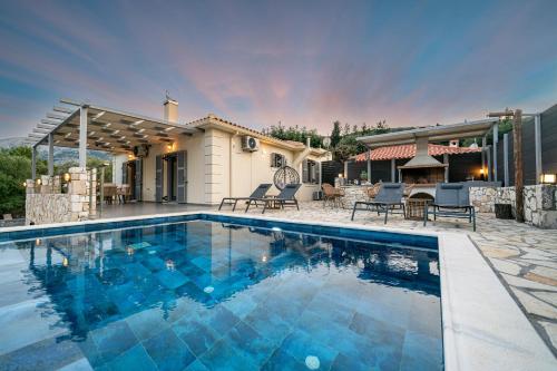 Bazén v ubytování Villa Aggeliki - F&A Golden Stone Villas nebo v jeho okolí