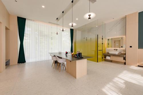 Ένα μπάνιο στο Huazhu Luxury Taishan Waterfront Green Willow B&B