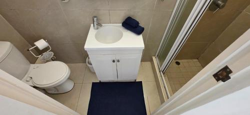 Et badeværelse på Eden Wilds J124 - Sleeps 4