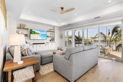 Μια τηλεόραση ή/και κέντρο ψυχαγωγίας στο 211 Ostego - Island Time home