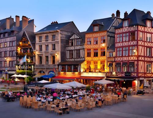 Maison de ville plein centre Rouen - TV 4K connecté - Patio - Wifi Fibre - 4 grande chambres - Proche parking gratuit - Lave Vaisselle - Lave linge