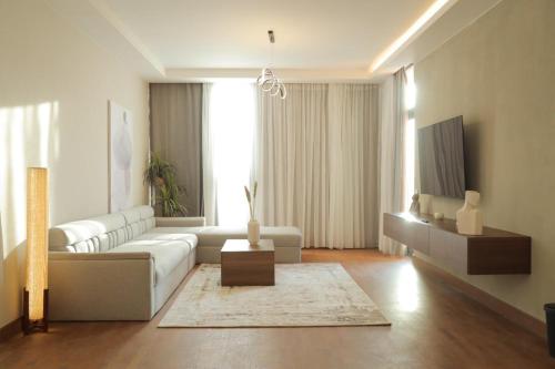 Телевизор и/или развлекательный центр в Aeon Towers Hotel Apartment شقة فندقية في أبراج إيون مول العرب" في السادس من أكتوبر