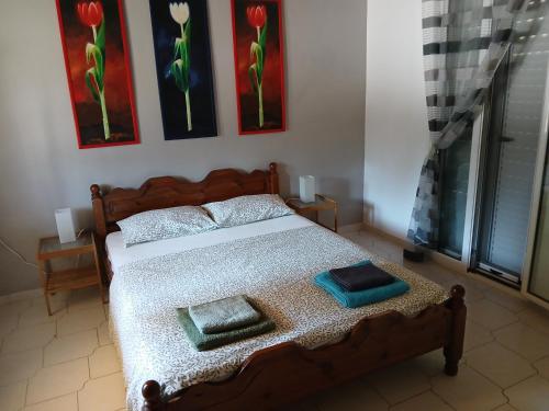 a bedroom with a bed with two pillows on it at Country Style Home in Mesopótamon