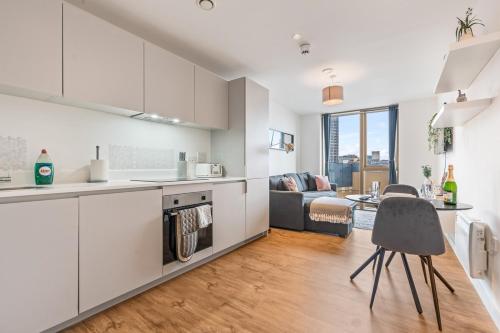 NEW 1 bed Central Birmingham Fast Wi-Fi, Smart TV photo 5