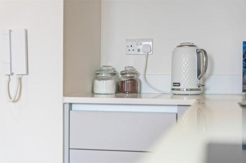 NEW 1 bed Central Birmingham Fast Wi-Fi, Smart TV photo 17