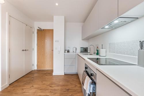 NEW 1 bed Central Birmingham Fast Wi-Fi, Smart TV photo 18