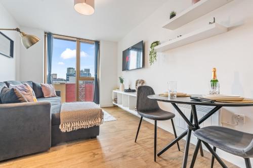 NEW 1 bed Central Birmingham Fast Wi-Fi, Smart TV photo 26