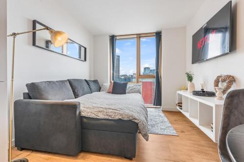 NEW 1 bed Central Birmingham Fast Wi-Fi, Smart TV photo 6
