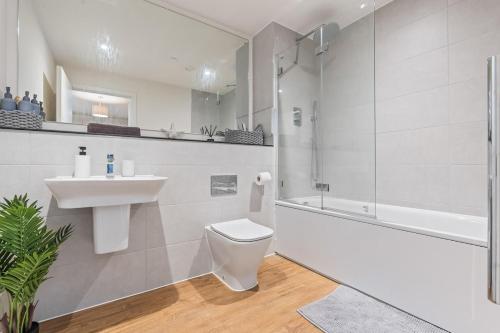 NEW 1 bed Central Birmingham Fast Wi-Fi, Smart TV photo 9