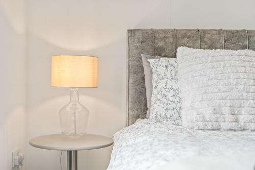NEW 1 bed Central Birmingham Fast Wi-Fi, Smart TV photo 37