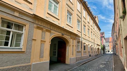an alley in a city with a building at Altstadthotel Augsburg in Augsburg