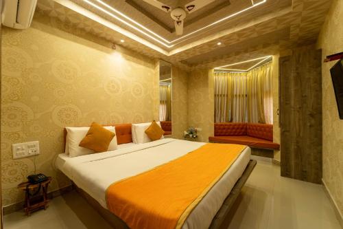 Giường trong phòng chung tại Koramangala seasonssuites