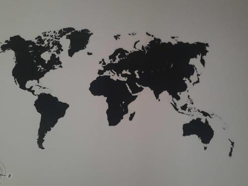 a black map of the world on a white background at Il Gelsomino "Meraviglioso appartamento in villa Liberty" in Gorizia