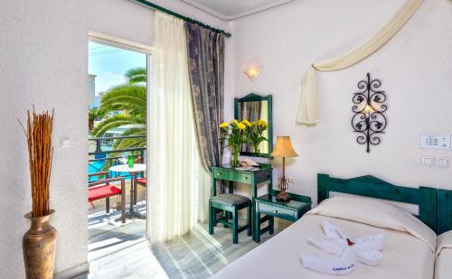 Ένα ή περισσότερα κρεβάτια σε δωμάτιο στο Castle Suites Hotel