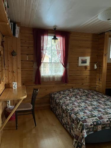 Ένα ή περισσότερα κρεβάτια σε δωμάτιο στο Santa Claus Grand Log Villa Rovaniemi Centre