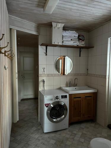 Η κουζίνα ή μικρή κουζίνα στο Santa Claus Grand Log Villa Rovaniemi Centre