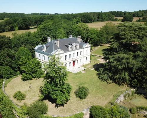 Dordogne Chateau with Pool & Garden Sleeps 14 villa