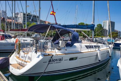 Φωτογραφία από το άλμπουμ του The magic of sleeping on a sailboat στο Βίγκο
