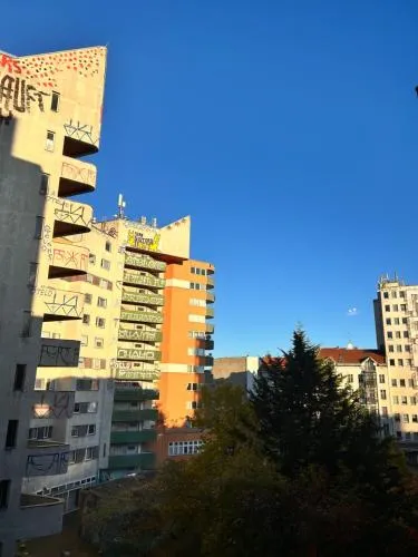 1 Zimmer mit Aussicht und 1 Zimmer mit Balkon in 4 Zimmer Wohnung, Szene, Parks und Top Lage photo 15
