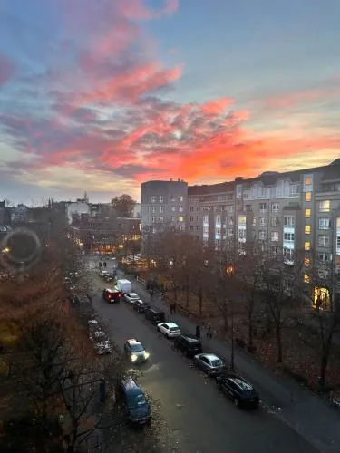 1 Zimmer mit Aussicht und 1 Zimmer mit Balkon in 4 Zimmer Wohnung, Szene, Parks und Top Lage photo 18
