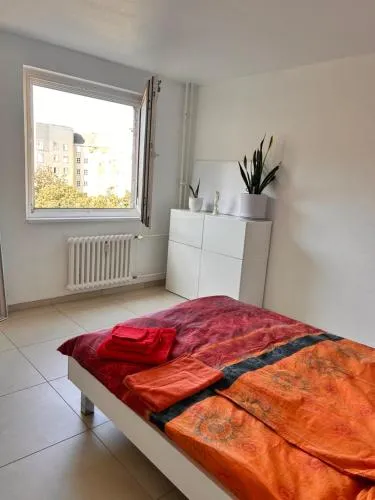 1 Zimmer mit Aussicht und 1 Zimmer mit Balkon in 4 Zimmer Wohnung, Szene, Parks und Top Lage photo 3