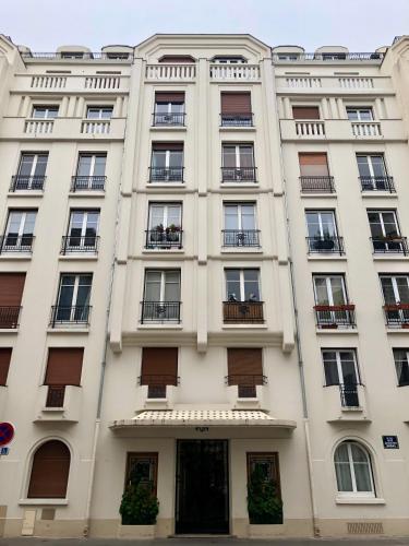 Charmant appartement parisien vue sur Tour Eiffel