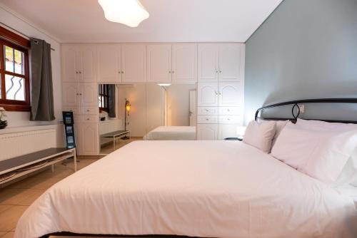 Aelora House Near Athens Airport By SEM