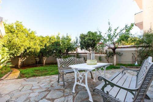 Aelora House Near Athens Airport By SEM