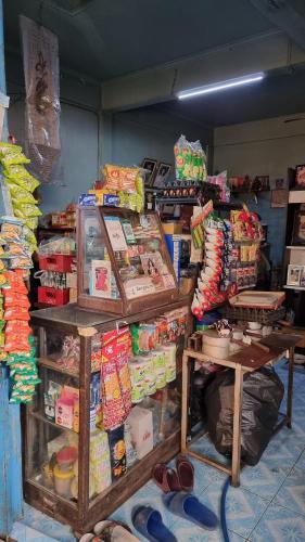 a store filled with lots of food on display at Old Town cozy corner in Thonhuri