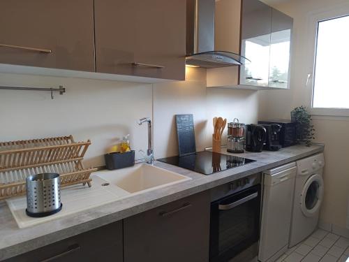 Kuchyň nebo kuchyňský kout v ubytování Le Cocon Serenité