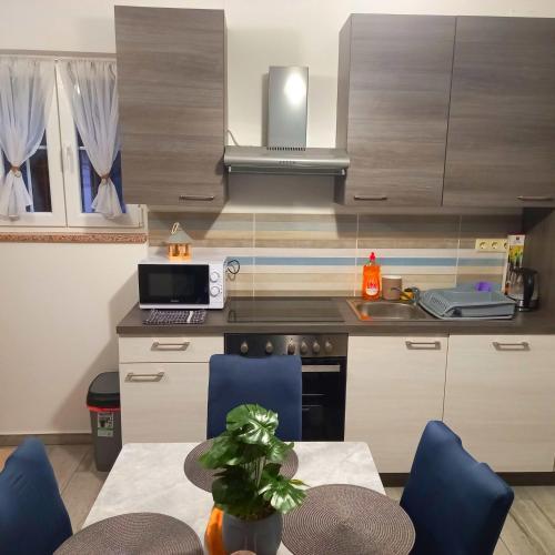 Welcoming house with AC in the forest region and 700 m to the beach