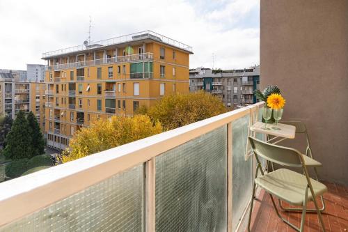 S&M Apartments- Urban stripes 2 Bedrooms near underground M2 and Navigli Milano