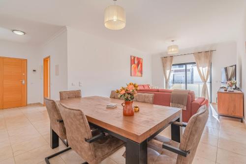 Stylish Apartment - Steps from Marina, Center & Beach