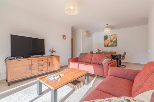 Stylish Apartment - Steps from Marina, Center & Beach