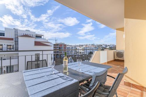 Stylish Apartment - Steps from Marina, Center & Beach