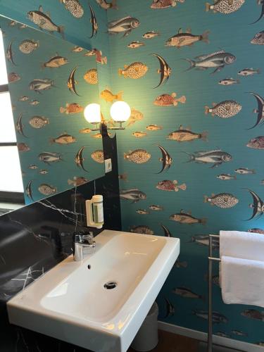 Ένα μπάνιο στο Hotel Maxplatz