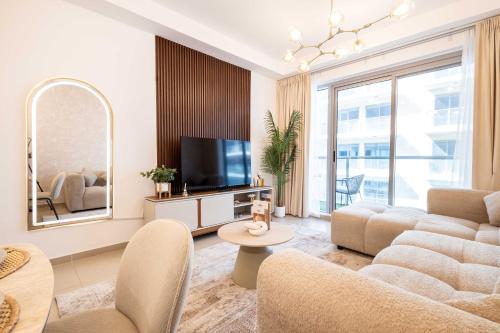 Azure Sands 2BR Escape with Private Beach and Pool in Al Marjan Island