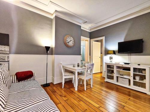 Central Paris Apartment Near Champs Elysees