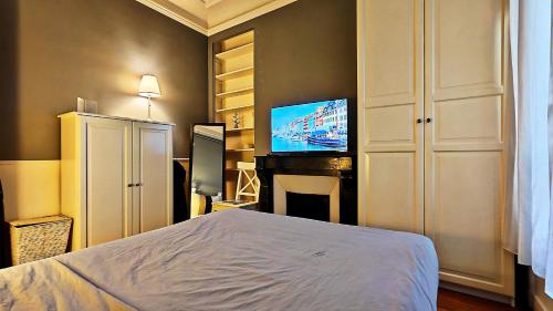Central Paris Apartment Near Champs Elysees
