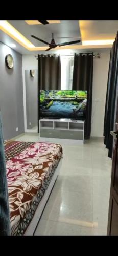 Ένα ή περισσότερα κρεβάτια σε δωμάτιο στο 2bhk independent floor with a personal terrace