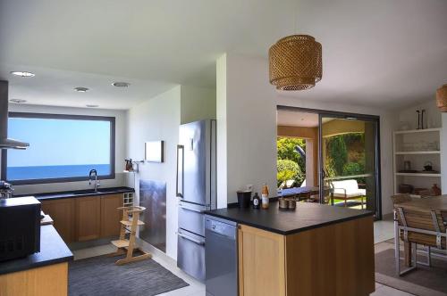 Gallery image of Villa 10 personnes avec piscine vue mer in Conca